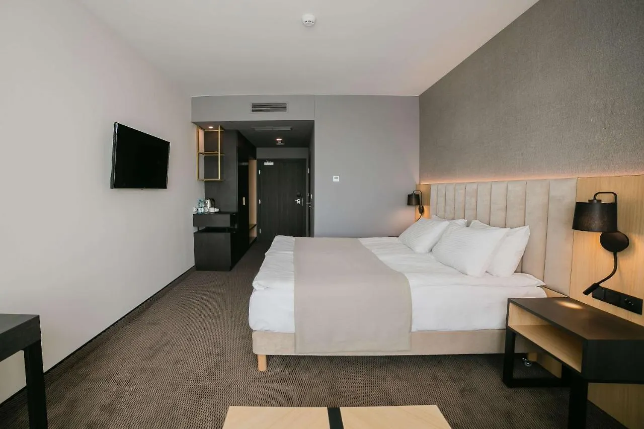 B&B Hotel Warsaw East 4*,